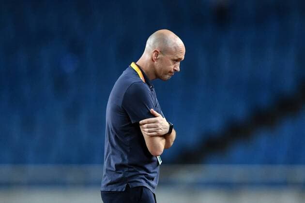 Head coach Jordi Cruyff of Chongqing SWM reacts as he watches his players competing against Dalian Yifang in their 21st round match during the 2019 Chinese Football Association Super League (CSL) in Chongqing, China, 2 August 2019. Dalian Yifang defeated Chongqing SWM 3-1. Dalian Yifang beats Chongqing SWM at 21st round match of 2019 CSL  723375791003140101