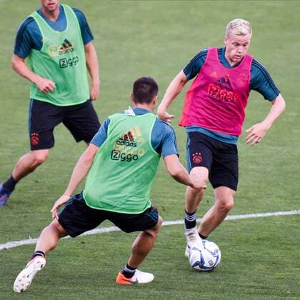 THESSALONIKI, 05-08-2019, Pre game Paok - Ajax. Champions League pre season 2019 2020. Ajax player Donny van de Beek (R) on the ball during training. Ajax in Thessaloniki  x4051035x Copyright: