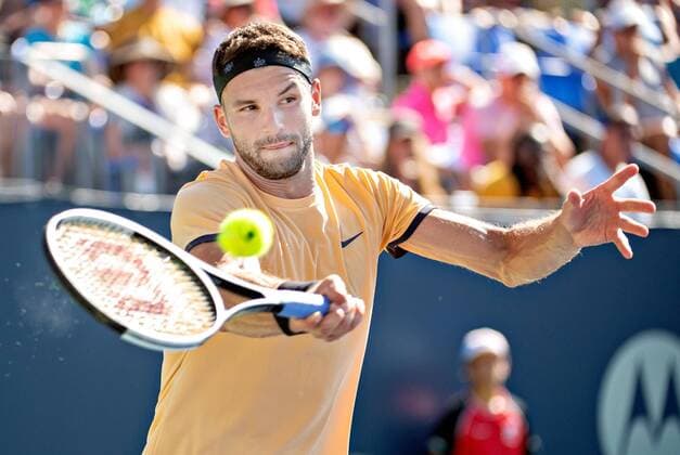 (190806) -- MONTREAL, Aug. 6, 2019 (Xinhua) -- Grigor Dimitrov of Bulgaria returns the ball during the first round of men s singles match against Stan Wawrinka of Switzerland at the 2019 Rogers Cup in Montreal, Canada, Aug. 5, 2019. (Xinhua Andrew Soong) (SP)CANADA-MONTREAL-TENNIS-ROGERS CUP-MEN S SINGLES 