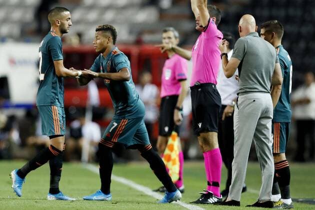 (l-r) Hakim Ziyech of Ajax, David Neres of Ajax, Ajax coach Erik ten Hag, Razvan Marin of Ajax during the UEFA Champions League third round qualifying first leg match between PAOK FC and Ajax Amsterdam at Toumba stadium on August 06, 2019 in Thessaloniki, Greece UEFA Champions League 2019 2020 xVIxVIxImagesx xMauricexvanxSteenxIVx 200757807