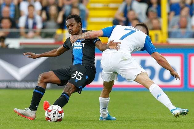 Club s Percy Tau and Dynamo s Benjamin Verbic fight for the ball during a game between Belgian soccer team Club Brugge and Ukrainian club Dynamo Kyiv, in the third qualifying round of the UEFA Champions League competition, Tuesday 06 August 2019 in Brugge. BRUNOxFAHY  x05639429x