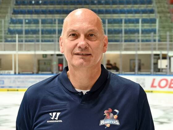 Iserlohn, Germany, 06 08 2019, season 2019 2020, DEL, Iserlohn Roosters, team photo and player portraits, team doctor Dr Dirk Mallmann Iserlohn watching Iserlohn North Rhine Westphalia Germany eu images 09 521 023921 eu-images-521