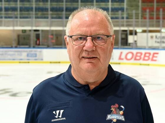 Iserlohn, Germany, 06 08 2019, season 2019 2020, DEL, Iserlohn Roosters, team photo and player portraits, team manager Guenther Kapfer Iserlohn watching Iserlohn North Rhine Westphalia Germany eu images 09 521 023923 eu-images-521