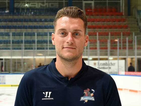 Iserlohn, Germany, 06 08 2019, season 2019 2020, DEL, Iserlohn Roosters, team photo and player portraits, physiotherapist Fabio Wild Iserlohn watching Iserlohn North Rhine Westphalia Germany eu images 09 521 023929 eu-images-521
