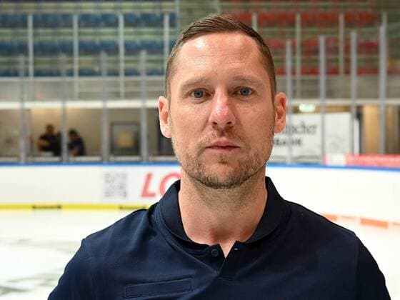 Iserlohn, Germany, 06 08 2019, season 2019 2020, DEL, Iserlohn Roosters, team photo and player portraits, athletic coach Bjoern Wienhold Iserlohn watching Iserlohn North Rhine Westphalia Germany eu images 09 521 023931 eu-images-521