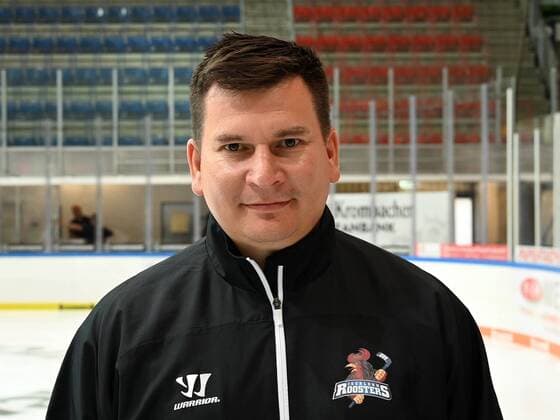 Iserlohn, Germany, 06 08 2019, season 2019 2020, DEL, Iserlohn Roosters, team photo and player portraits, assistant coach Jim Midgley Iserlohn watching Iserlohn North Rhine Westphalia Germany eu images 09 521 023933 eu-images-521
