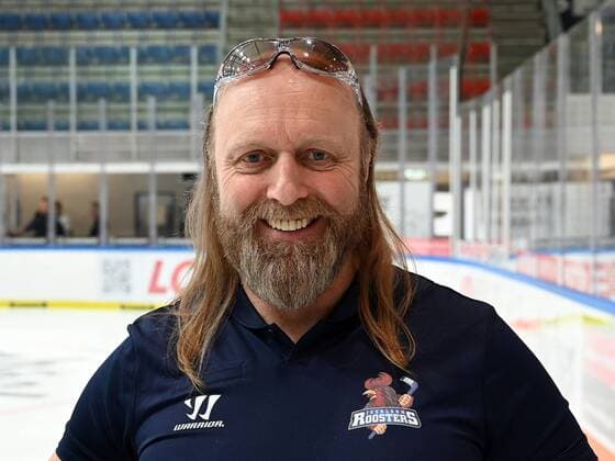 Iserlohn, Germany, 06 08 2019, season 2019 2020, DEL, Iserlohn Roosters, team photo and player portraits, head physiotherapist Sven Kruse Iserlohn watching Iserlohn North Rhine Westphalia Germany eu images 09 521 023939 eu-images-521