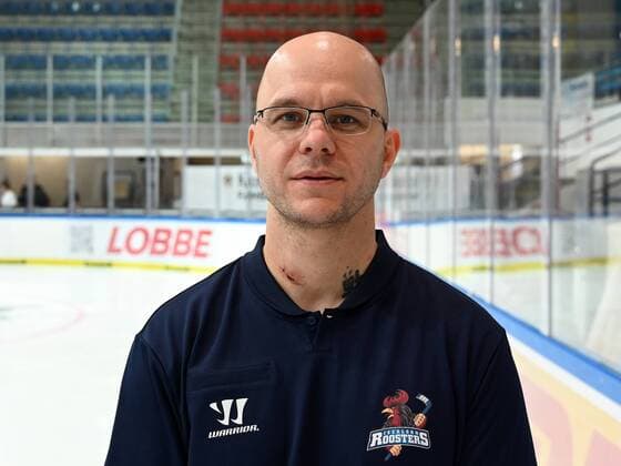 Iserlohn, Germany, 06 08 2019, season 2019 2020, DEL, Iserlohn Roosters, team photo and player portraits, manager Christian Hommel Iserlohn watching Iserlohn North Rhine Westphalia Germany eu images 09 521 023941 eu-images-521