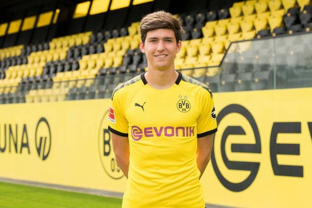 Leonardo Balerdi Borussia Dortmund 1 BL, portrait date 2019 2020 Team2