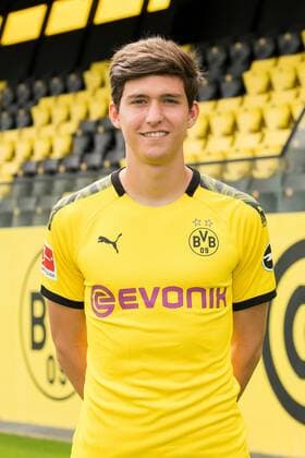 Leonardo Balerdi Borussia Dortmund 1 BL, portrait date 2019 2020 Team2