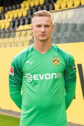 Goalkeeper Luca Unbehaun Borussia Dortmund 1 BL, portrait date 2019 2020 Team2