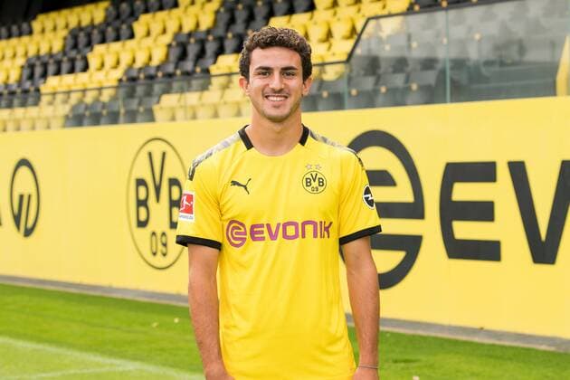 Mateu Morey Borussia Dortmund 1 BL, portrait date 2019 2020 Team2