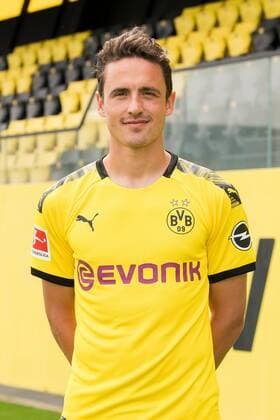 Thomas Delaney Borussia Dortmund 1 BL, portrait date 2019 2020 Team2