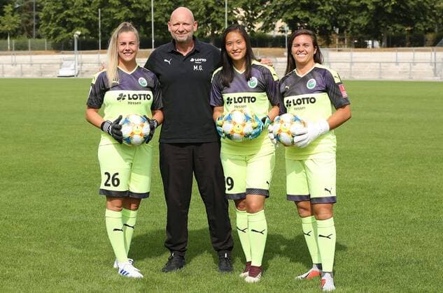 06 08 2019, xcex, GER, Frankfurt am Main, Stadion am Brentanobad, Womens football, 1 Bundesliga FLYERALARM Womens Bundesliga Season 2019 2020 1 FFC Frankfurt Photo shoot Cara Boesl, goalkeeper trainer Mario Gros, Da Hye Lee, Bryane Heaberlin FFC Frankfurt DFL regulations prohibit any use of photographs as image sequences and or quasi video