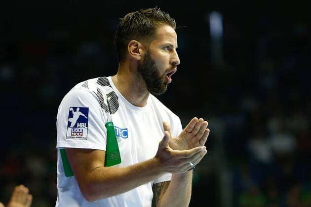 07 08 2019, xtgx, handball test game, SC Magdeburg RK Celje emspor, v l Bennet Wiegert Magdeburg, trainer gives instructions, gesticulates with arms, gesticulate, gives instructions Haldensleben