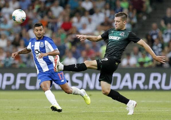 KRASNODAR, RUSSIA - AUGUST 7, 2019: Porto s Jesus Corona (L) and Krasnodar s Ruslan Kambolov in action in the 2019 20 UEFA Champions League third qualifying round match between FC Krasnodar and FC Porto at Krasnodar Stadium. Valery Matytsin TASS  TS0B5B4D