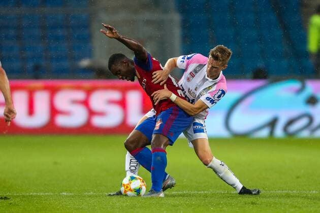 SOCCER - CL quali, Basel vs LASK BASEL,SWITZERLAND,07.AUG.19 - SOCCER - UEFA Champions League qualification, FC Basel vs Linzer ASK. Image shows Afimico Pululu (Basel) and Philipp Wiesinger (LASK). GEPAxpictures xPhilippxBrem