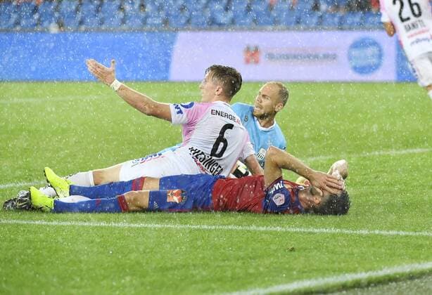 07 08 2019 Basel Football Men Season 2019 2020 Champions League Qualification FC Basel Linzer ASK In the picture Ricky van Wolfswinkel FC Basel on the floor No 6 Philipp Wiesinger LASK Action