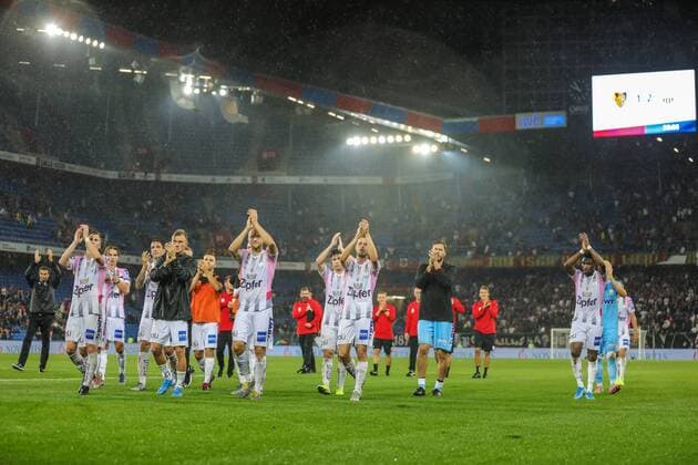 Football Champions League qualifying round 3 19 20 FC Basel 1893 vs LASK 07 08 2019 LASK at the fans after the match, at the Football Champions League match qualifying round 3 between FC Basel 1893 and LASK, on Wednesday, 07 August 2019 Sankt Jakob Park in Basel Switzerland Copyright: xBEAUTIFULxSPORTS G.xHubbsx