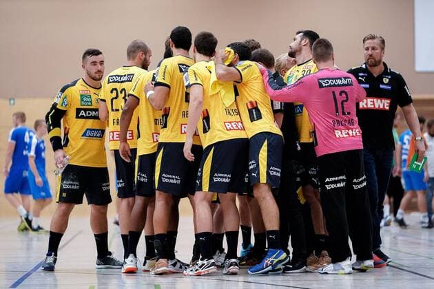 Players of the Rhein Neckar Löwen swear in with a team circle during a time-out, time out, speech, motivation, circle, team circle, concentration, comradeship, speech, motivation, action, game scene, 07 08 2019, Östringen Germany, handball, test game, Rhein Neckar Löwen SG Nußloch xozx