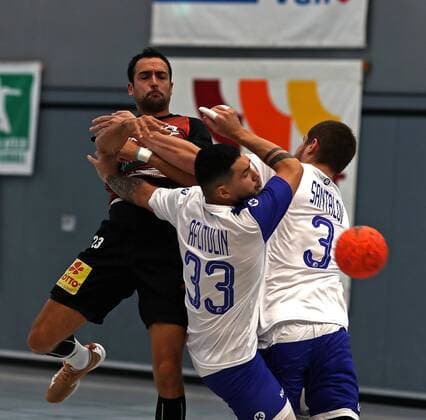 GSD zje 07 08 2019 Hannover Recken Russia National Team Hannovers Christian Uglade on ball against Russia Dmitrii Santalov right and Inal Aflitulin