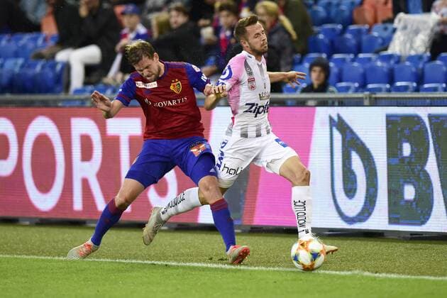 Fabian Frei, FCB, re Rene Renner, Linz, FC Basel LASK, Qualification Champions League, Football, 07 08 2019