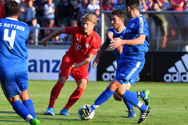 Jann Fiete ARP Bayern Muenchen , action,duel test match FC Rottach Egern e V FC Bayern Muenchen 0 23 training camp FC Bayern Muenchen in Rottach Egern Tegernsee football 1 Bundesliga, season 2018 2019, 08 08 2019