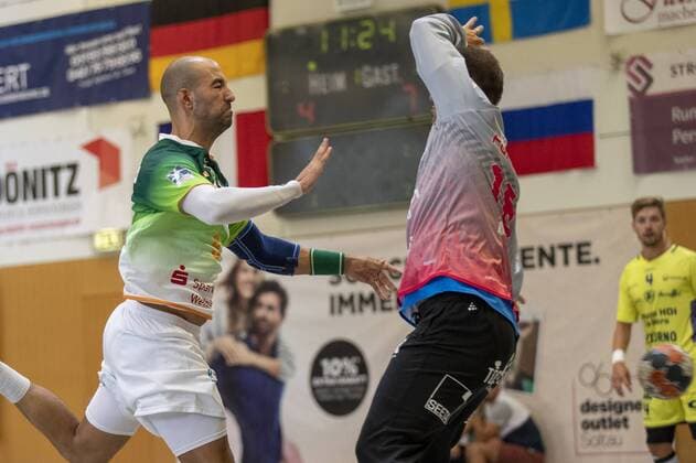 HSG Wetzlar vs. St Raphael Var, International Heide Cup 2019, Schneverdingen 09 08 19 Joao Ferraz HSG Wetzlar, 09 vs. Mihai Popesu St Raphael Var, 16 Copyright: xBEAUTIFULxSPORTS MarioxM.xKobergx