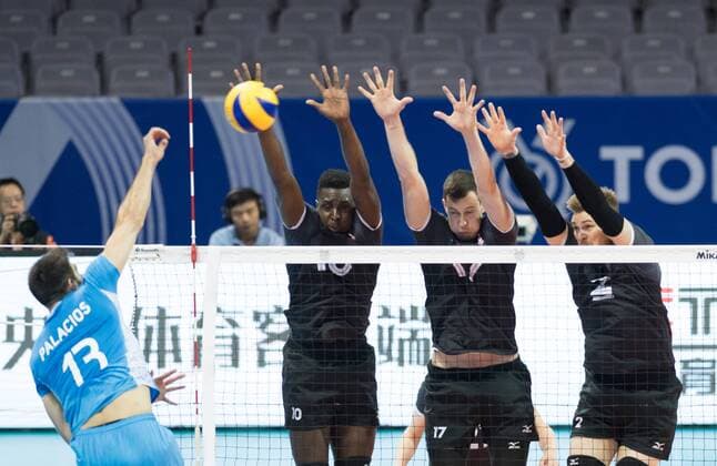 (190809) -- NINGBO, Aug. 9, 2019 -- Ezequiel Palacios (1st L) of Argentina competes during the men s Pool F match between Argentina and Canada at the 2019 FIVB Tokyo Volleyball Qualification in Ningbo, east China s Zhejiang Province, Aug. 9, 2019. ) (SP)CHINA-NINGBO-FIVB-TOKYO VOLLEYBALL QUALIFICATION-CAN VS ARG(CN) WengxXinyang 