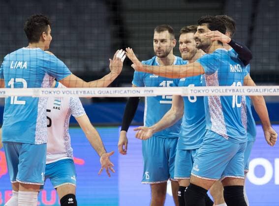 (190809) -- NINGBO, Aug. 9, 2019 -- Players of Argentina celebrate during the men s Pool F match between Argentina and Canada at the 2019 FIVB Tokyo Volleyball Qualification in Ningbo, east China s Zhejiang Province, Aug. 9, 2019. ) (SP)CHINA-NINGBO-FIVB-TOKYO VOLLEYBALL QUALIFICATION-CAN VS ARG(CN) WengxXinyang 
