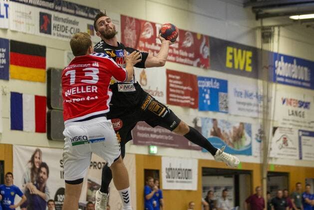 Hamburger Sport Verein vs. IFK Kristianstad, 11 International Heide Cup 2019, Schneverdingen 09 08 19 Teitur Einarsson IFK Kristianstad, 24 against Niklas Weller HSV Hamburg, 13 Copyright: xBEAUTIFULxSPORTS MarioxM.xKobergx