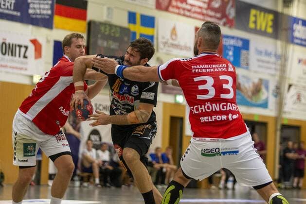 Hamburger Sport Verein vs. IFK Kristianstad, 11 International Heide Cup 2019, Schneverdingen 09 08 19 Marc Canellas IFK Kristianstad, 10 against Niklas Weller HSV Hamburg, 13 and Jens Schoengarth HSV Hamburg, 33 Copyright: xBEAUTIFULxSPORTS MarioxM.xKobergx