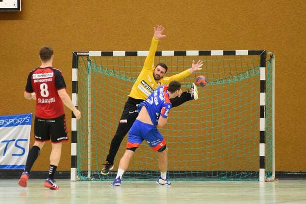 Edin Tatar BSV Bern Muri 1 in goal against Jannik Haussmann HBW Balingen Weilstetten 7 Handball , Men , Preparation , Test match, Moessingen , 09 08 2019, Photo TBaur Eibner HBW Balingen Weilstetten GER vs BSV Bern Muri SUI Reutlingen Copyright: xEIBNER JoxxBaurx EP_JOBA