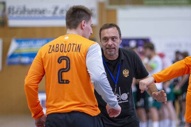 HSG Wetzlar vs. National Team Russia, 11 International Heide Cup 2019, Schneverdingen 10 08 19 Denis Zabolotin Russian National Team, 02 in Timeout Talks Copyright: xBEAUTIFULxSPORTS MarioxM.xKobergx