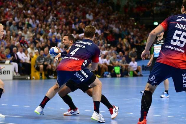SG Flensburg Handewitt vs. Tobias Karlsson AllStar Team, Jacob Cement Cup 2019, Flensburg 10 08 19 Ljubomir Vranjes Tobias Karlsson AllStar Team, 17 , Johannes Golla SG Flensburg Handewitt, 04 Copyright: xBEAUTIFULxSPORTS MarioxM.xKobergx
