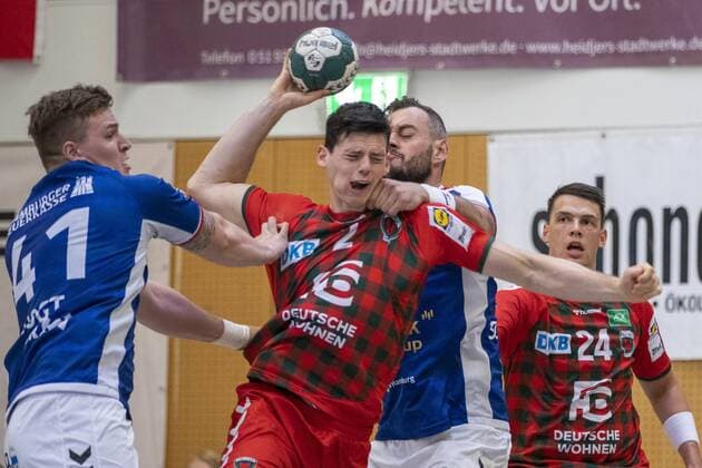 Fuechse Berlin vs. Hamburger Sport Verein Hamburg, 11 International Heide Cup 2019, Schneverdingen 10 08 19 Simon Ernst Fuechse Berlin, 02 against Dominil Vogt HSV Hamburg, 41 and Jens Schoengarth HSV Hamburg, 33 Copyright: xBEAUTIFULxSPORTS MarioxM.xKobergx