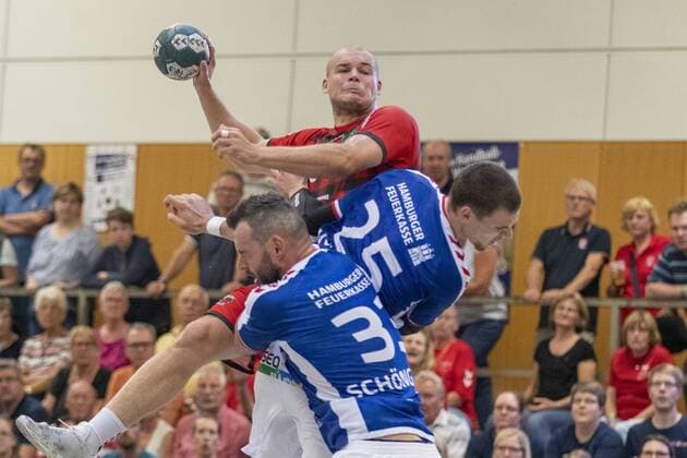 Fuechse Berlin vs. Hamburger Sport Verein Hamburg, 11 International Heide Cup 2019, Schneverdingen 10 08 19 Paul Drux Fuechse Berlin, 95 against Finn Wullenweber HSV Hamburg, 25 and Jens Schoengarth HSV Hamburg, 33 Copyright: xBEAUTIFULxSPORTS MarioxM.xKobergx