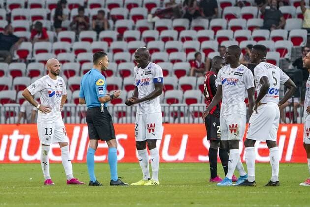 carton rouge - Eddy Gnahore (Amiens) - Prince Gouano (Amiens FC) - jeremy Pignard (arbitre) FOOTBALL : OGC Nice vs Amiens SC - Nice - 10 08 2019 NorbertScanella PanoramiC 