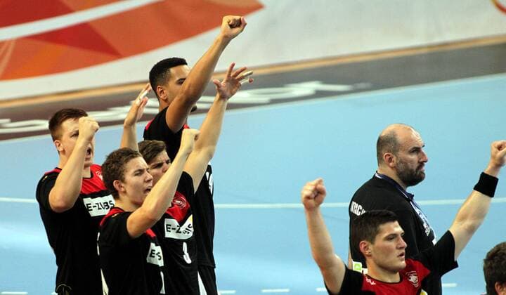10.08.2019 Skopje(North Macedonia) Germany-Brazil Vlll IHF men s handball Youth U19 Under19 World Championship, WM, Weltmeisterschaft Veit Mavers(2L),Merlin Fuss(right front) celebrate beside Erik Wudtke (right behind) Germany U19 coach : 