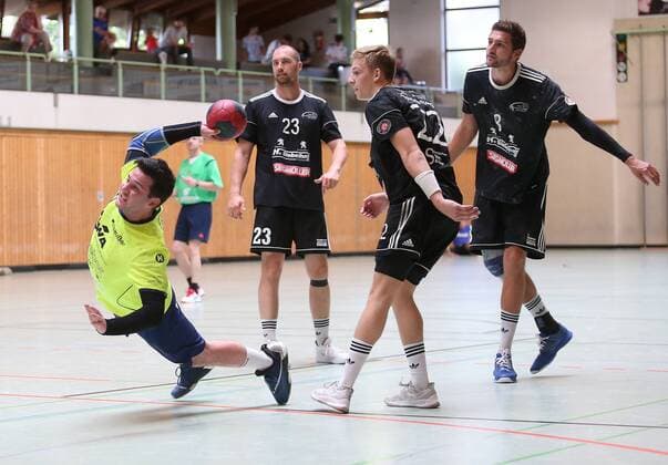 BAU 10 08 2019 Bönnigheim Handball Final Stadtwerke Bönnigheim Cup, SG Leonberg Eltingen vs TSV Friedberg, v l Philipp Schückle Leonberg , Stefan Tischinger, Timo Riesenberger, Paul Thiel Friedberg