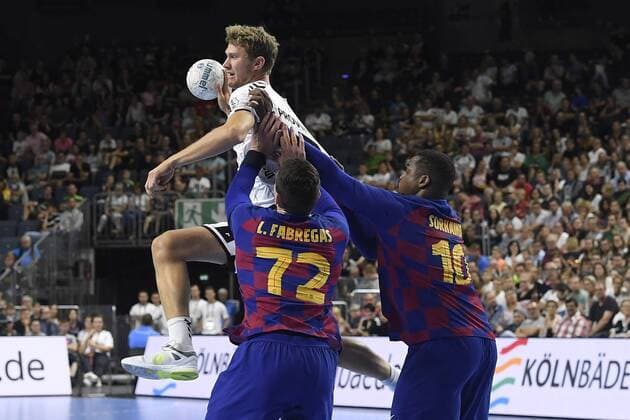 Handball THW Kiel vs FC Barcelona on 11 08 2019 in the Lanxess Arena in Cologne Kiels Magnus Landin Jacobson No 7 against Barcelonas Ludovic FÃ bregas No 72 and Barcelonas Sorhaindo No 10 WD
