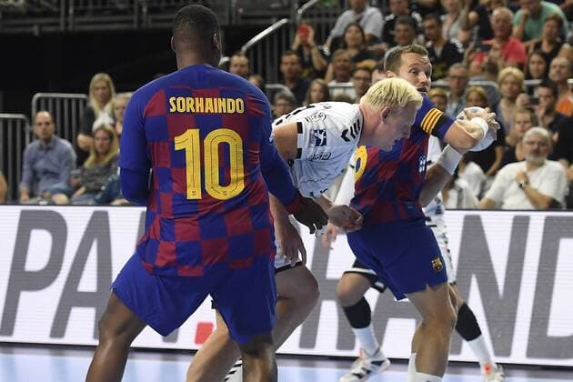 Handball THW Kiel vs. FC Barcelona on 11 08 2019 at the Lanxess Arena in Cologne No chance for Kiels Patrick Wiencek No 17 to get through WD