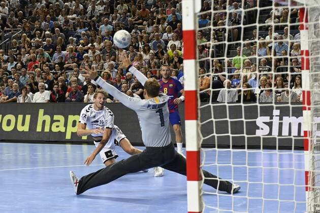 Handball THW Kiel vs. FC Barcelona on 11 08 2019 at the Lanxess Arena in Cologne Kiels Magnus Landin Jacobson No 7 meets Barcelonas goalkeeper Gonzalo Perez de Vargas No 1 WD