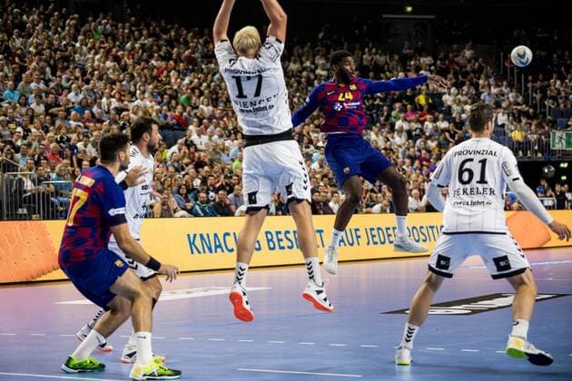 Heroes of Handball 2019 THW Kiel FC Barcelona Patrick Wiencek 17, THW Kiel , Dika Akwa Mem 24, FC Barcelona , Hendrik Pekeler 61, THW Kiel Heroes of Handball 2019 THW Kiel FC Barcelona Koeln, Lanxessarena Copyright: xBEAUTIFULxSPORTS Wunderlx