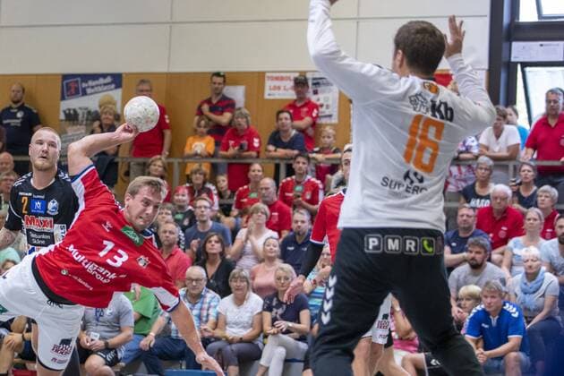 IFK Kristianstad vs Handball Sport Verein Hamburg, 11 International Heide Cup 2019, Schneverdingen 11 08 19 Niklas Weller HSV Hamburg, 13 against Richard Kappelin IFK Kristianstad, 16 Copyright: xBEAUTIFULxSPORTS MarioxM.xKobergx