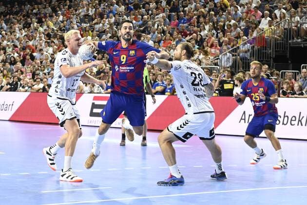 Handball THW Kiel vs. FC Barcelona on 11 08 2019 at the Lanxess Arena in Cologne Kiel Pavel Horak No 28 and Kiels Patrick Wiencek No 17 against Barcelona Raul Entrerrios No 9 WD