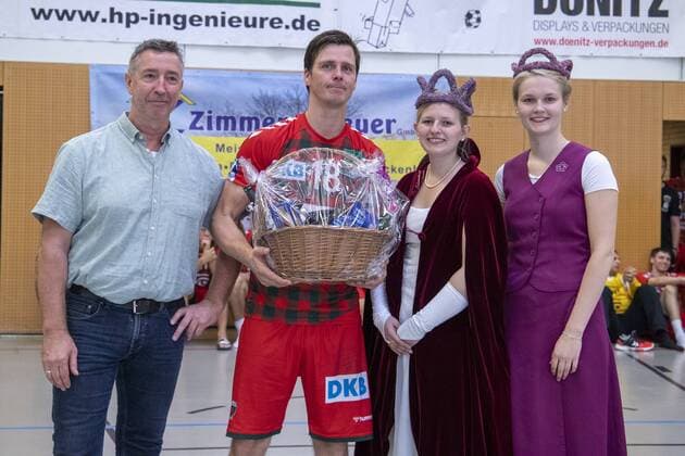 HSG Wetzlar vs. Fuechse Berlin, 11 International Heide Cup 2019, Schneverdingen 11 08 19 Place 2 Fuechse Berlin with Heidekoenigin Sarah Winkelmann Copyright: xBEAUTIFULxSPORTS MarioxM.xKobergx