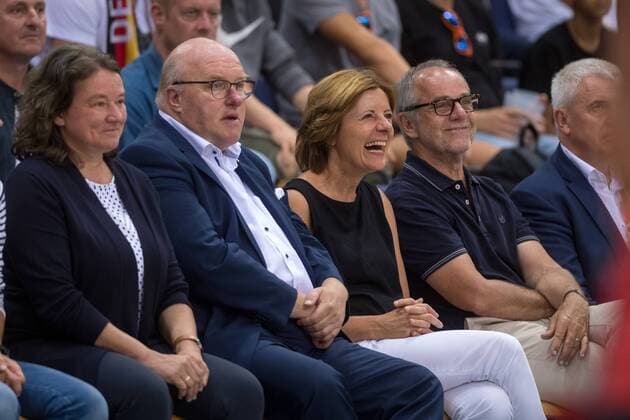 Basketball Trier 11.08.2019 Deutscher Basketball Bund DBB Nationalmannschaft Herren Männer Vorbereitungsspiel zum WM 2019 Deutschland (GER) - Schweden (SWE) Ingo Weiss Weiß (DBB Präsident) Malu Dreyer (Ministerpräsidentin Rheinland-Pfalz) Klaus jensen re. *** Basketball Trier 11 08 2019 German Basketball Federation DBB National Team Men Men Preparation game for World Cup 2019 Germany GER Sweden SWE Ingo Weiss White DBB President Malu Dreyer Prime Minister Rhineland Palatinate Klaus jensen re