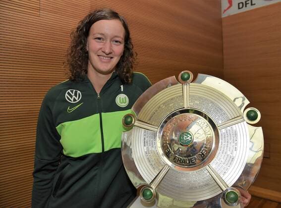 12 08 2019 GER, Frankfurt am Main, womens soccer, PK at the start of the FLYERALARM Womens Bundesliga Picture shows Almuth Schult national player from VfL Wolfsburg, with the championship cup
