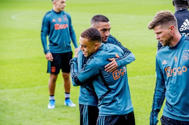 12-08-2019 VOETBAL: TRAINING AJAX: AMSTERDAM Sergino Dest (Ajax) , Hakim Ziyech (Ajax) Foto: SCS Michel Utrecht xVIxVIxImagesx xSoenarxChamidxsportfotografiexIVx 200919623